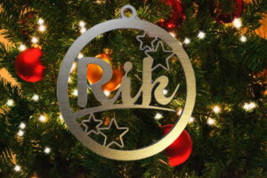 Kerstbal met eigen naam 7x7cm