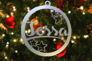 Kerstbal met eigen naam 10x10cm